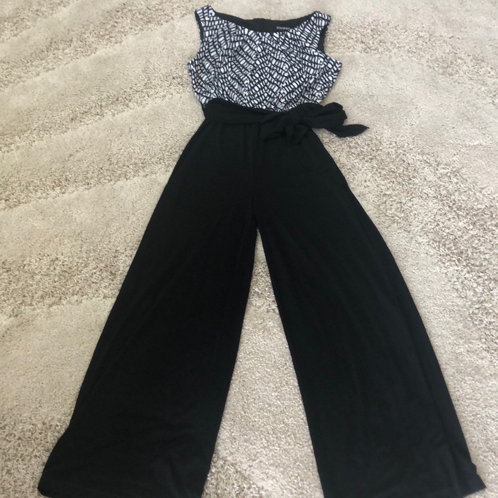 Black and White Romper, worn once. 6 Petite.
